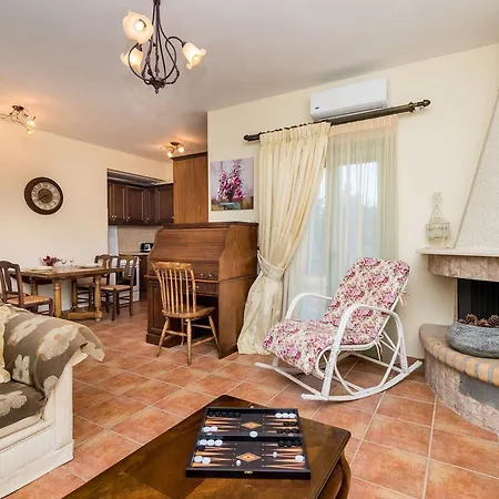 Villa Leventis Complex With Sharing Pool Spartia